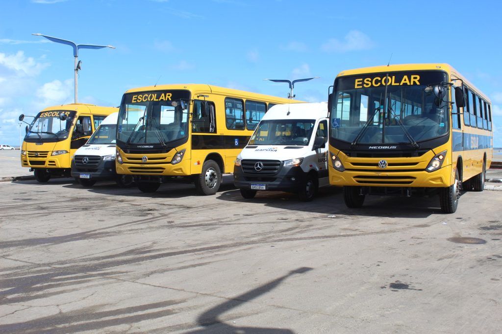 Fato histórico: Prefeitura de Raposa entrega nova frota de veículos para apoio à Assistência Social e Educação