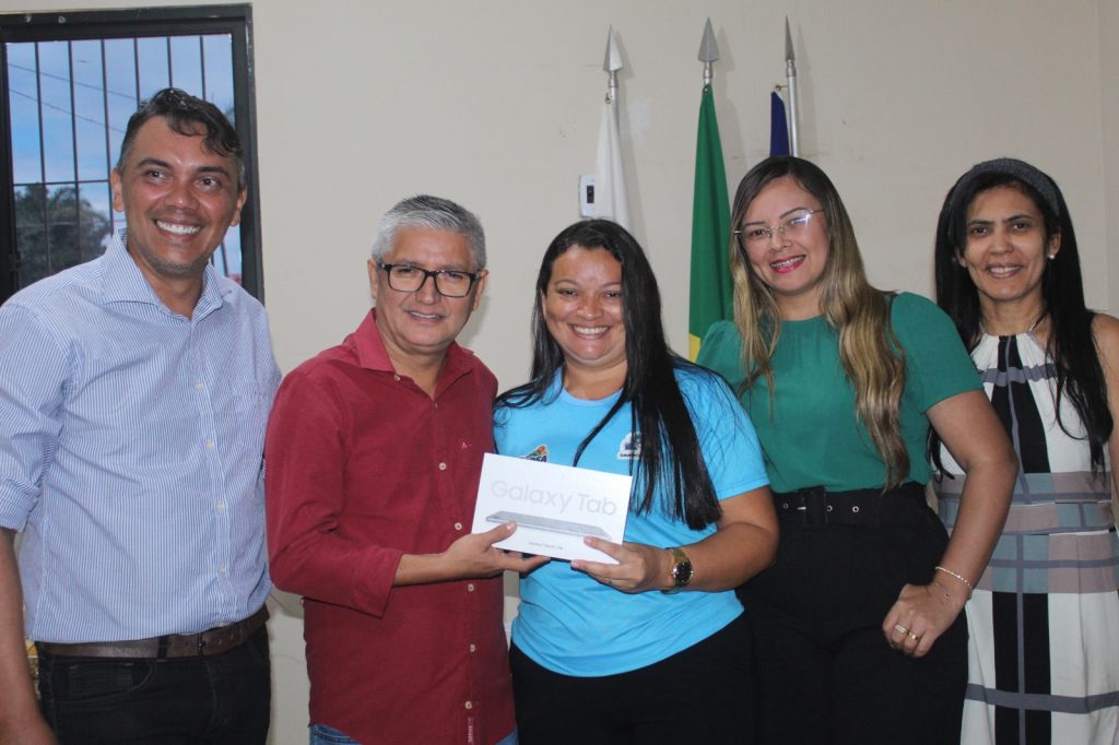 Prefeitura de Raposa entrega 89 tablets para Agentes Comunitários de Saúde