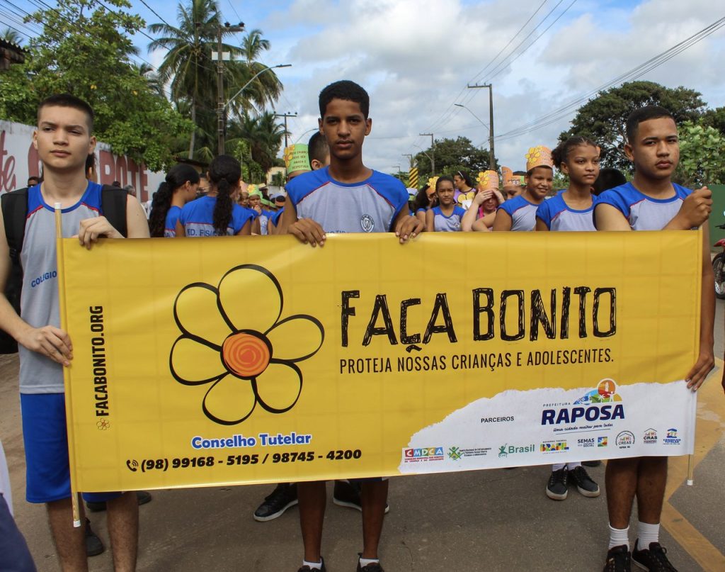 Prefeitura de Raposa realiza caminhada em alusão ao Dia Nacional de Combate ao Abuso e Exploração Sexual Infantil