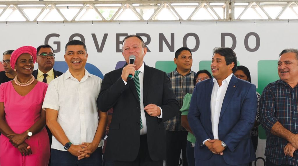 Osmar Filho acompanha Carlos Brandão em entrega de equipamentos para fortalecer a agricultura familiar do estado