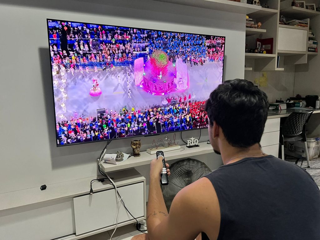 Carnaval na TV: assista aos desfiles das escolas de samba com mais qualidade de som e imagem